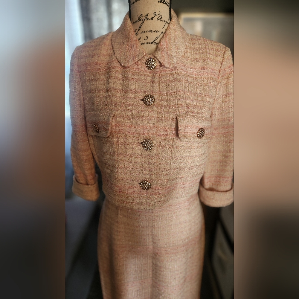 St. John 2 Piece Tweed Suit (Jacket & Skirt) Stylish Pink